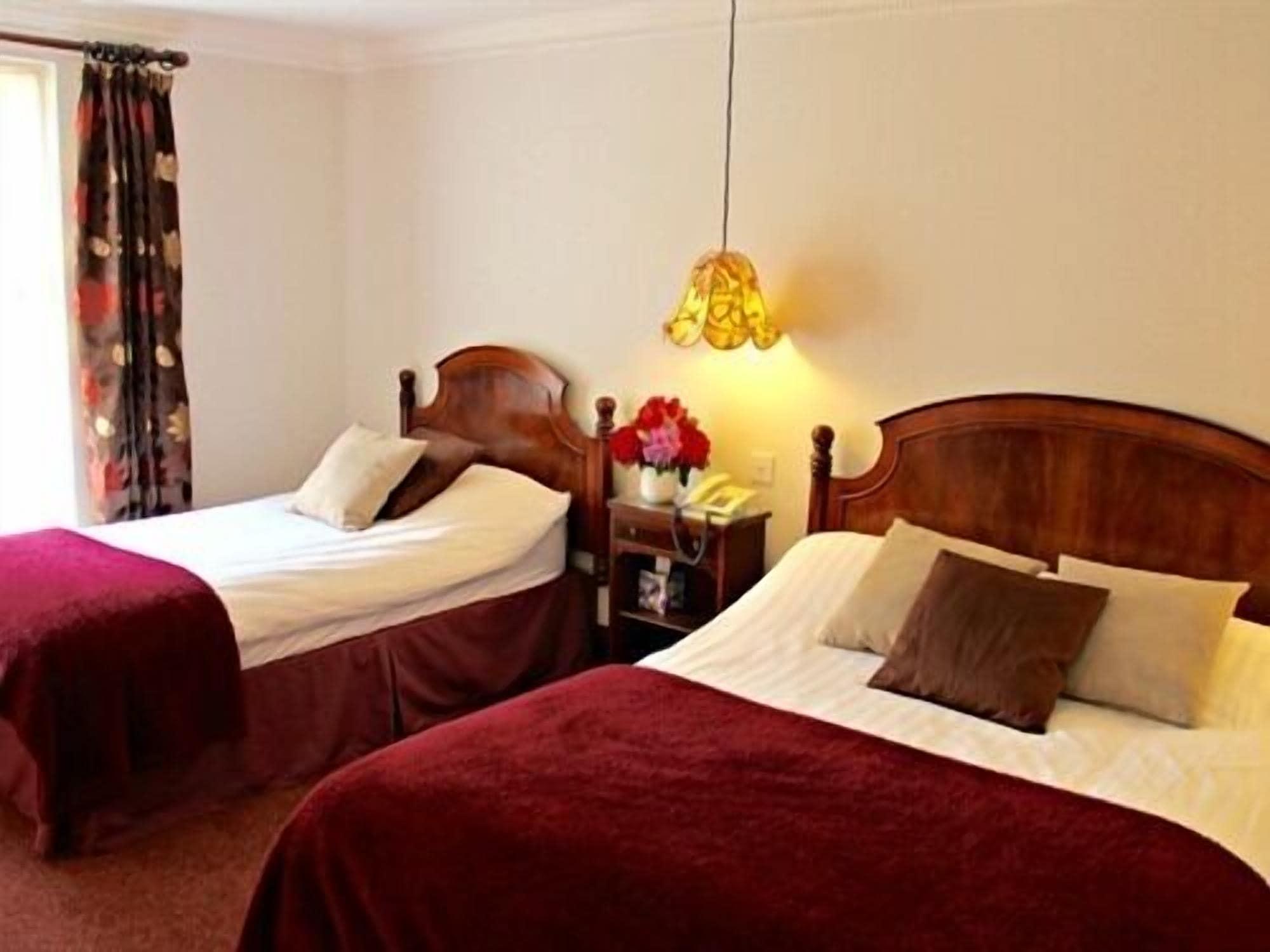 Hotel Knipoch House 4*