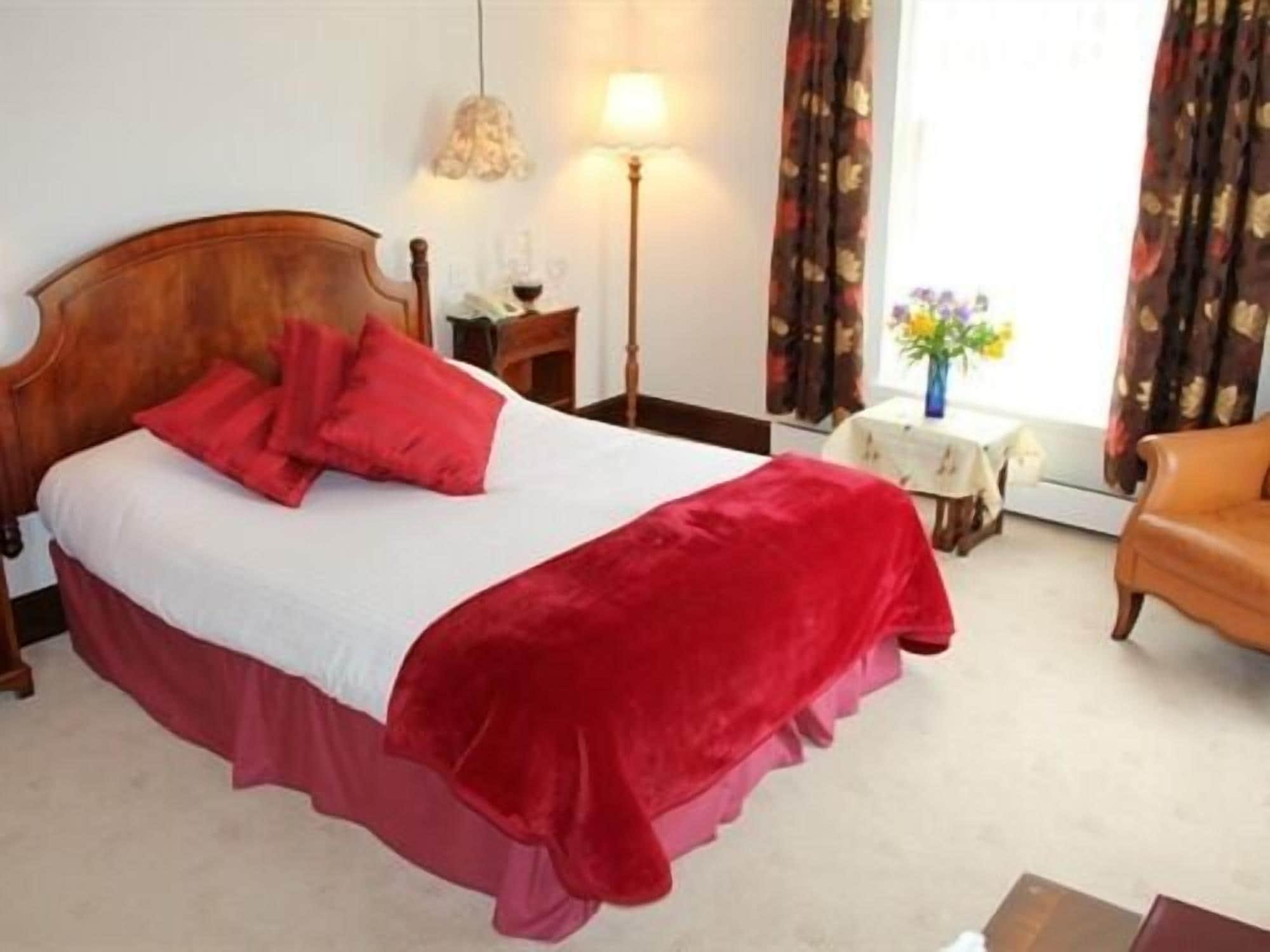 Hotel Knipoch House 4*