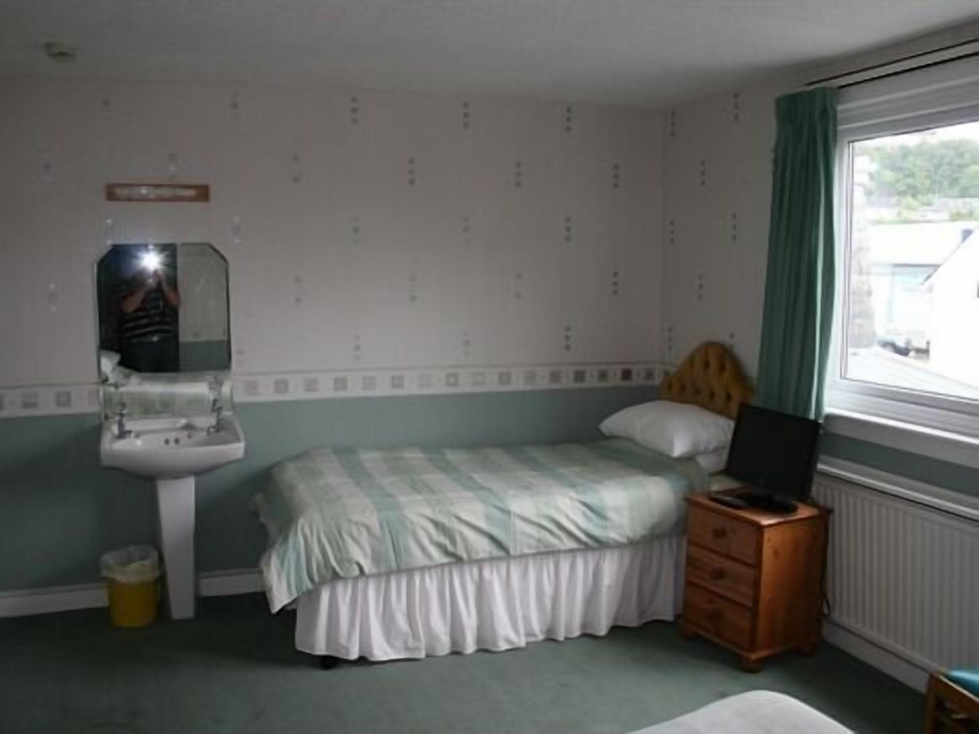 Glenview Hotel 2*