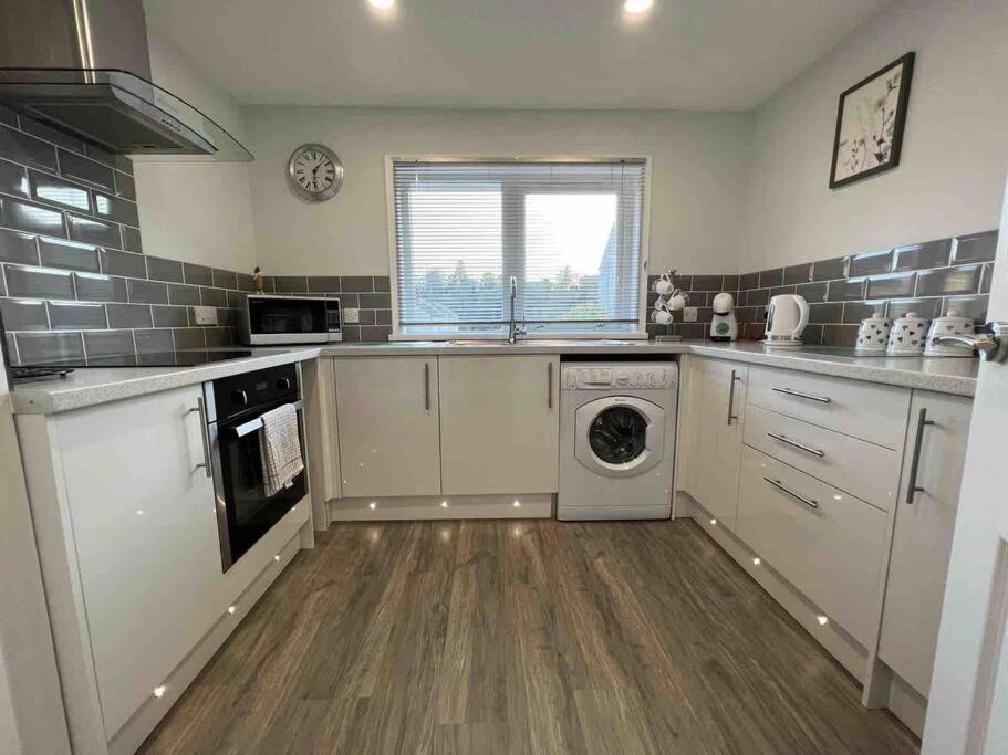 Modern 2 Bed Apartment *