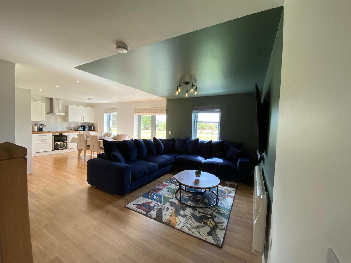 Apartment No 2 The Cairns, Unwind In Style *
