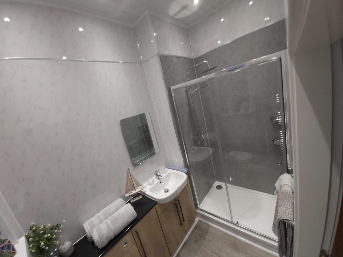 One Bedroom Flat, Very Close To Town Center. *