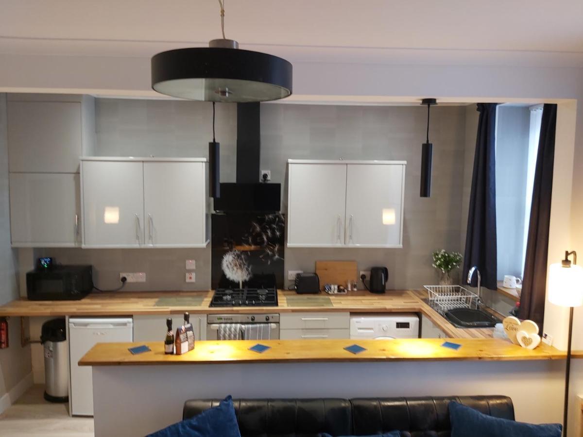 One Bedroom Flat, Very Close To Town Center.
