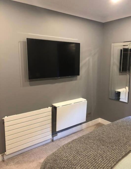 Apartment Holly - 2 X Kingsize Bedrooms With Private Entrance And Free Parking-new Shower *