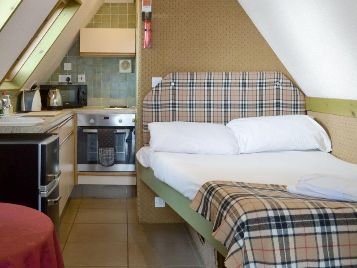 Dundonald Landing - Lochside Chalet