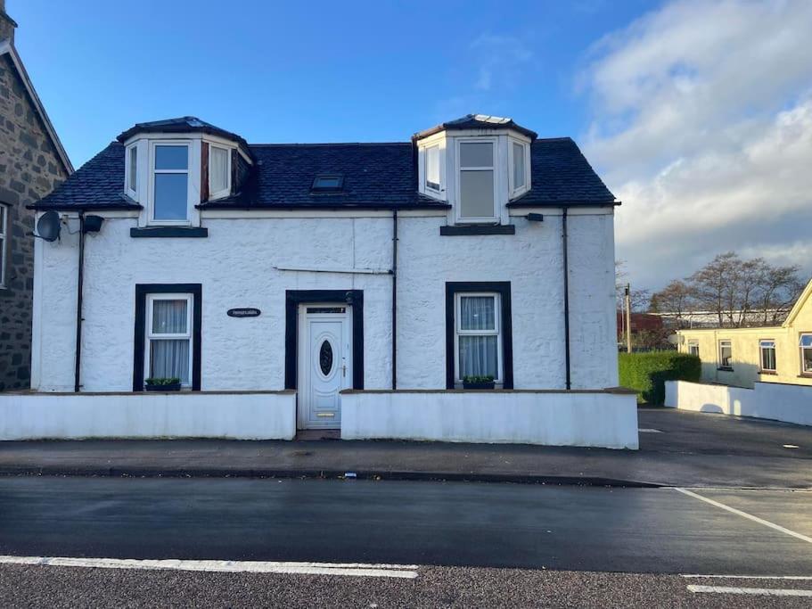 Cosy Detached House In Location Holiday home