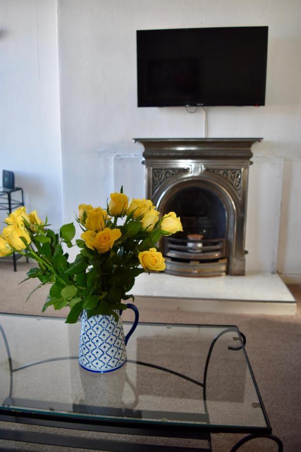 Apartment Flat In Town Centre *