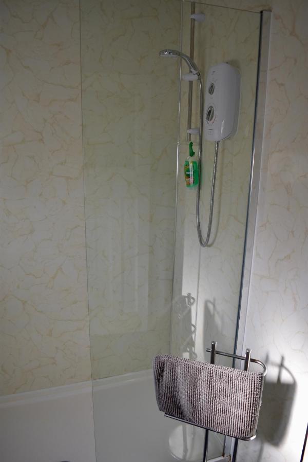 Flat In Town Centre Apartment *