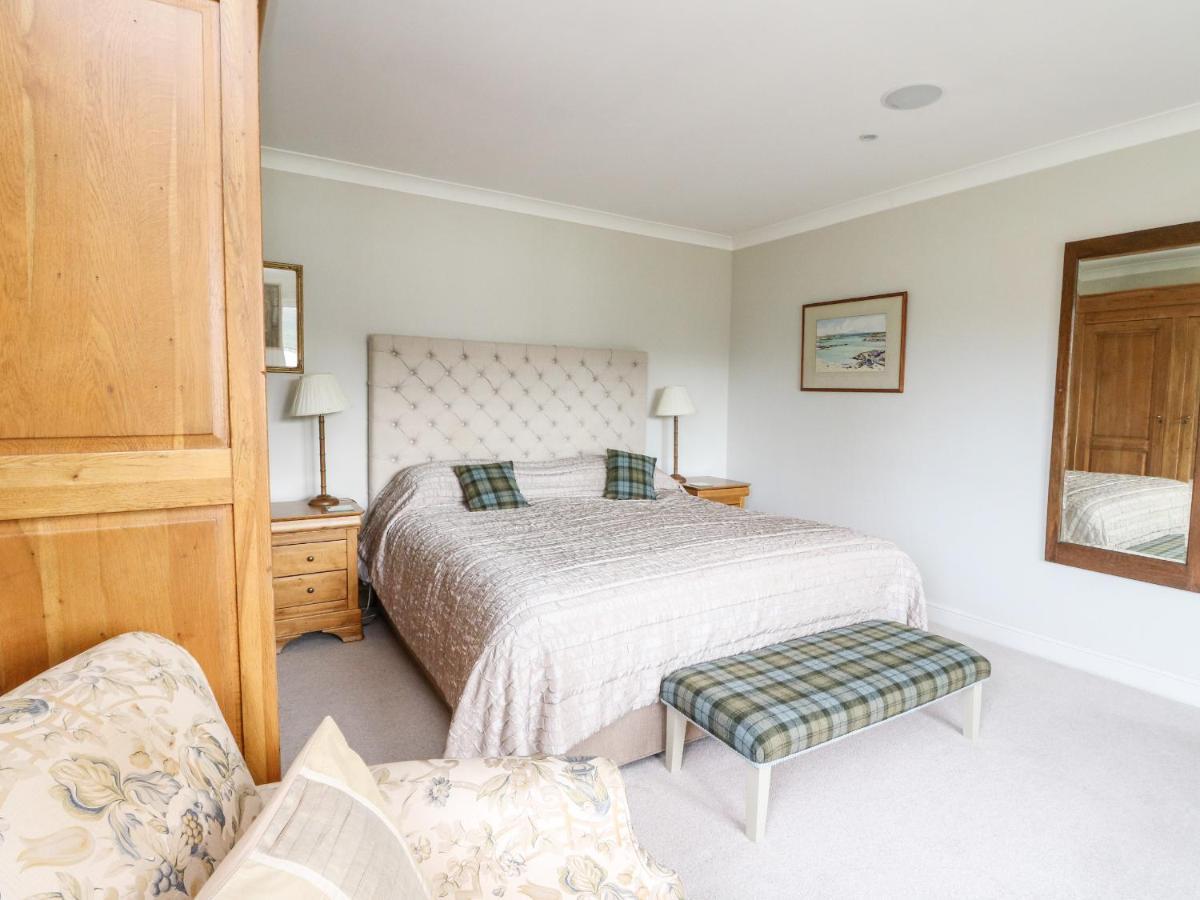 Holiday home Fearnach Bay House *