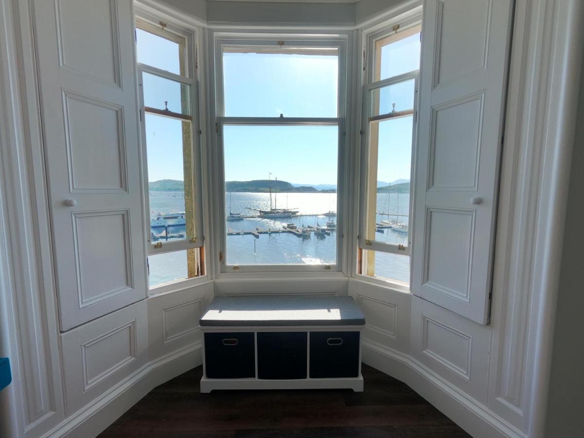 Seafront Penthouse - Superb Views Apartment