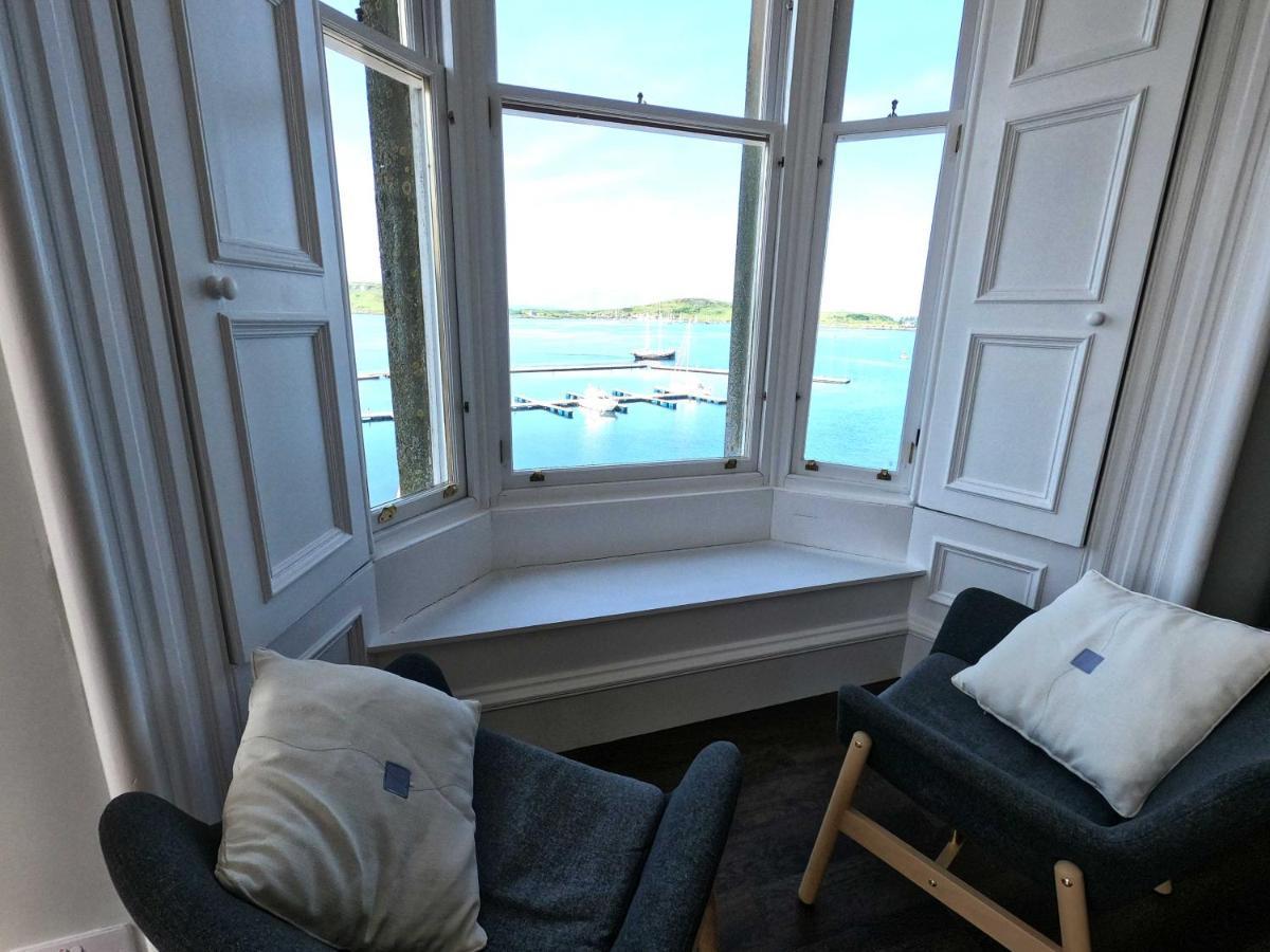 Seafront Penthouse - Superb Views