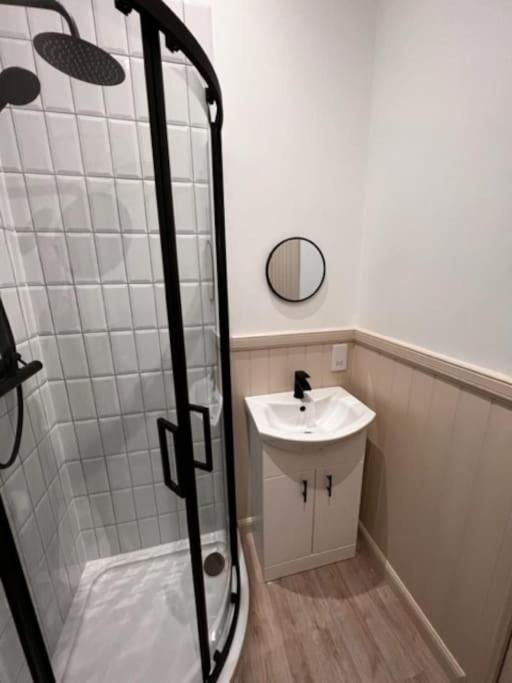 Apartment 73 George Street. 1 *
