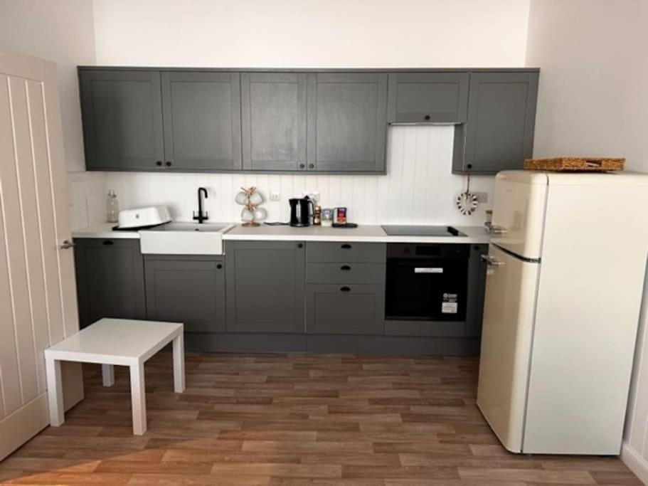 73 George Street. 1 * Oban
