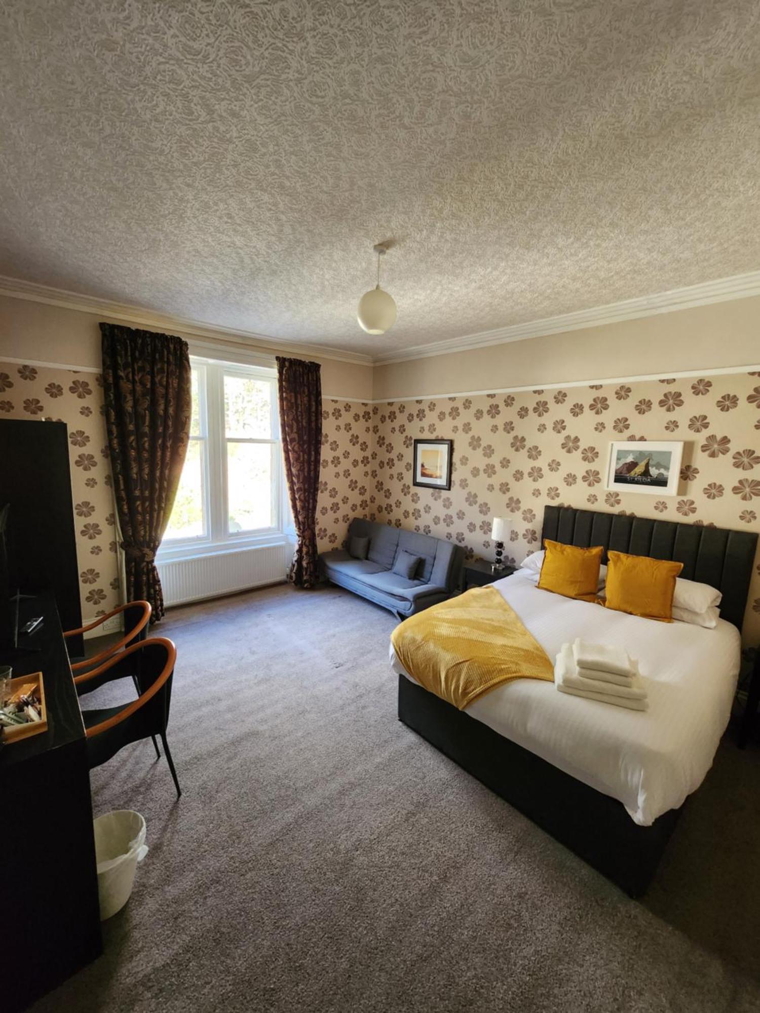 Hotel King's Knoll 3*