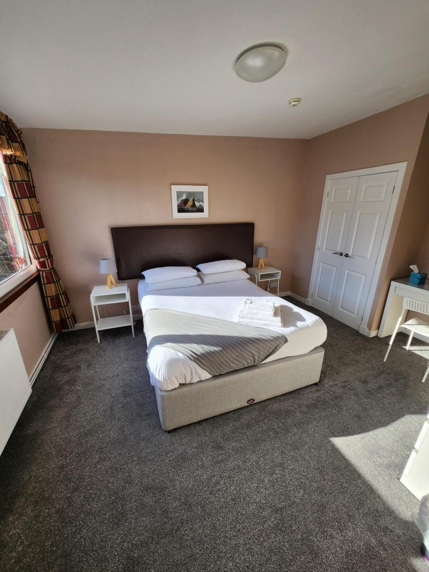 Hotel King's Knoll 3*