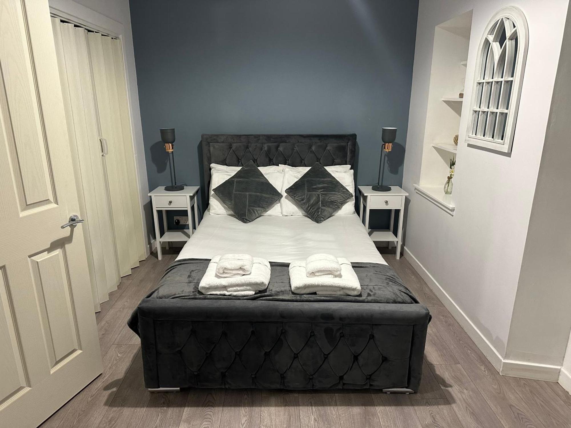 One Bedroom Flat In Town Centre Apartment
