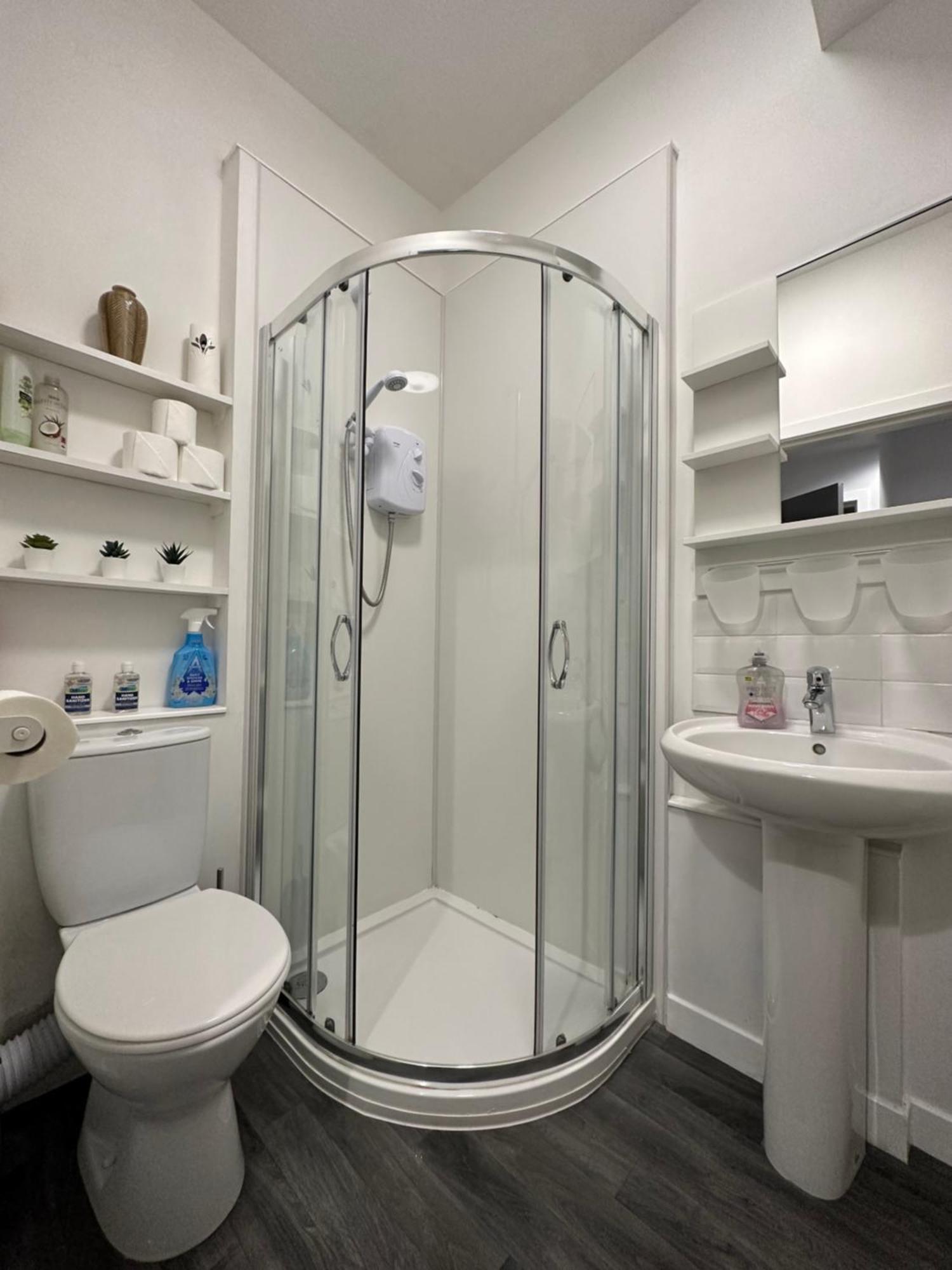 One Bedroom Flat In Town Centre Apartment