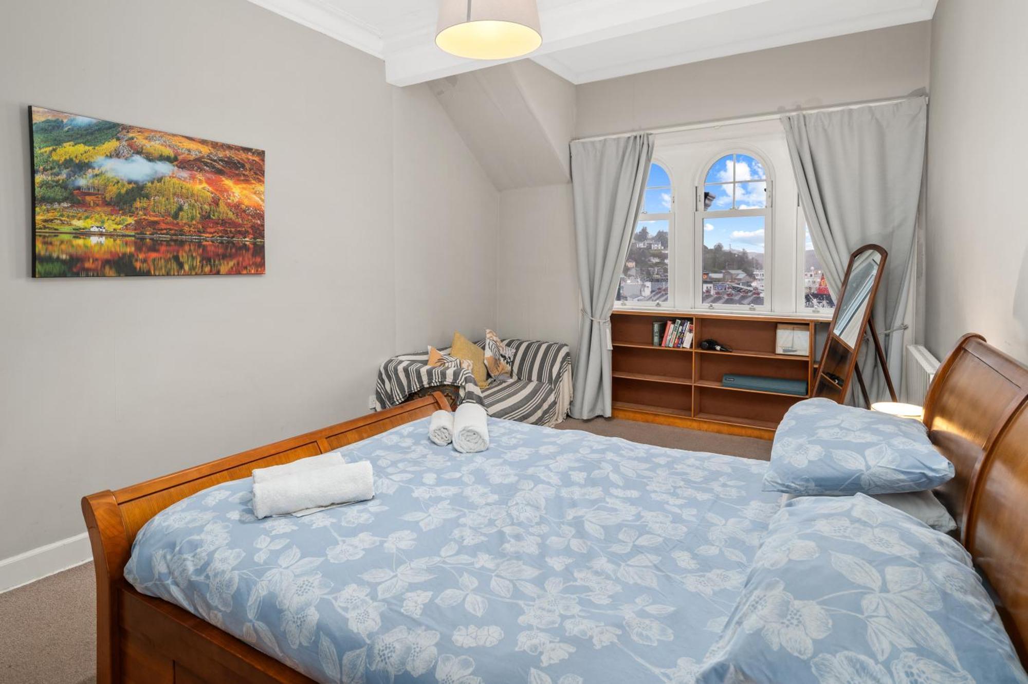 Apartment Panoramic Sea Views - Stunning 3bd & Balcony Oban