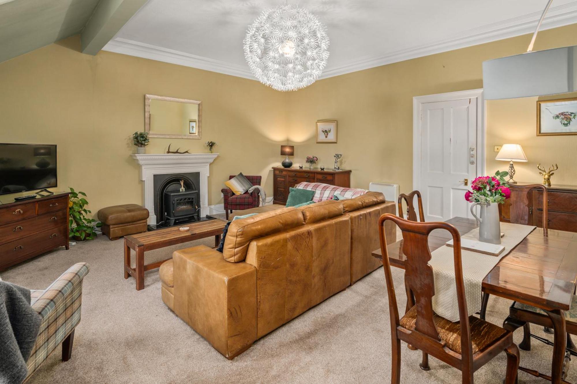 Panoramic Sea Views - Stunning 3bd & Balcony Apartment