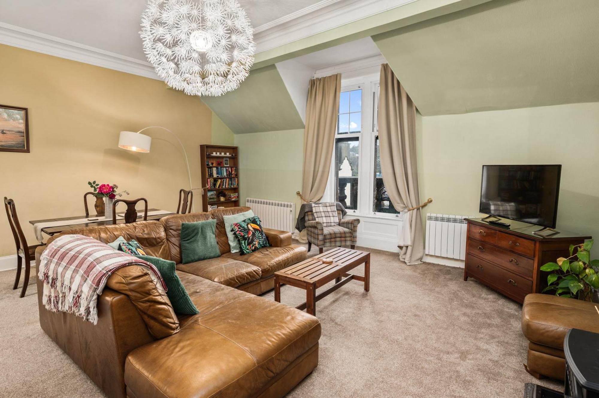 Panoramic Sea Views - Stunning 3bd & Balcony Apartment *