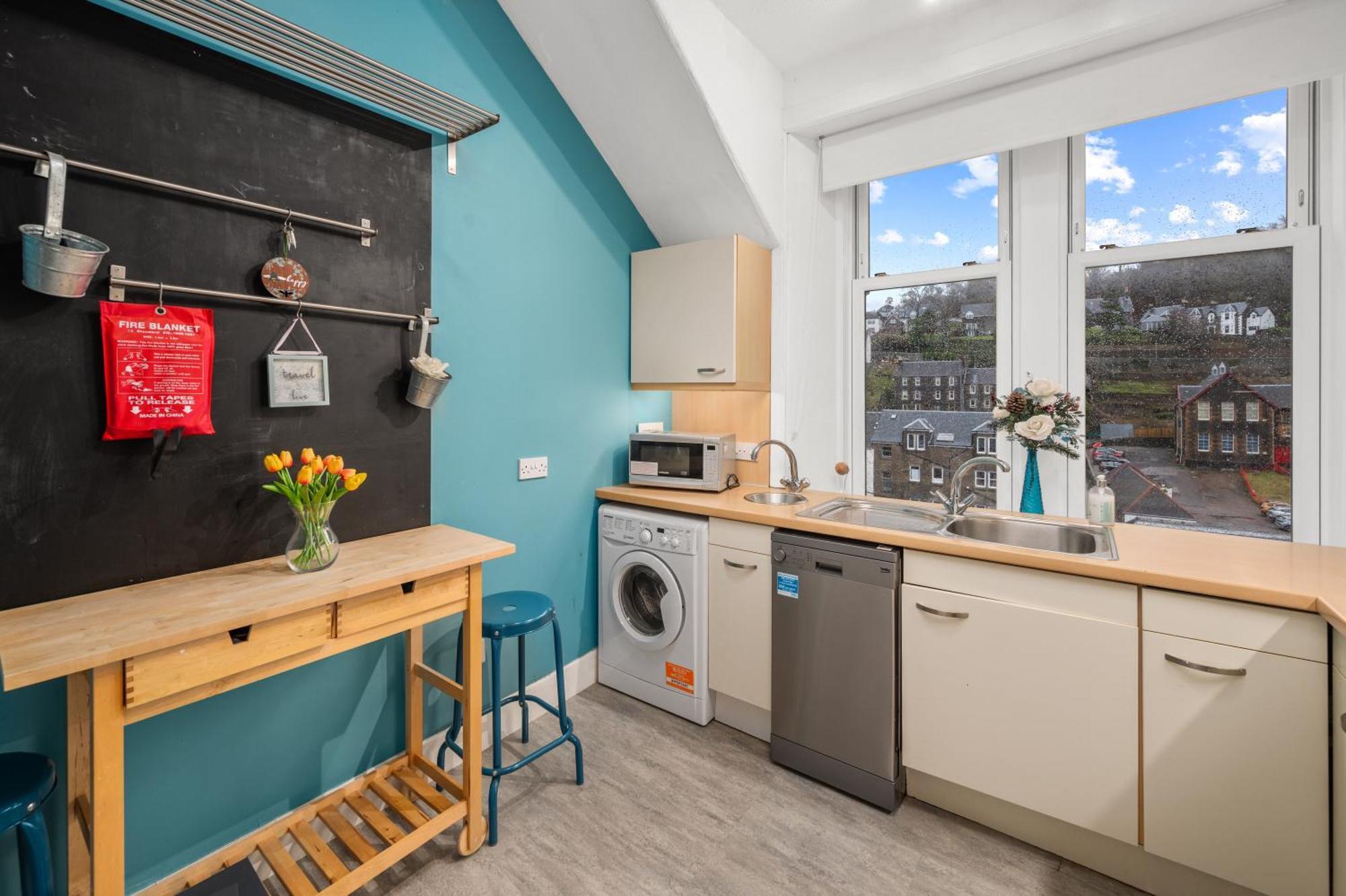 Panoramic Sea Views - Stunning 3bd & Balcony *