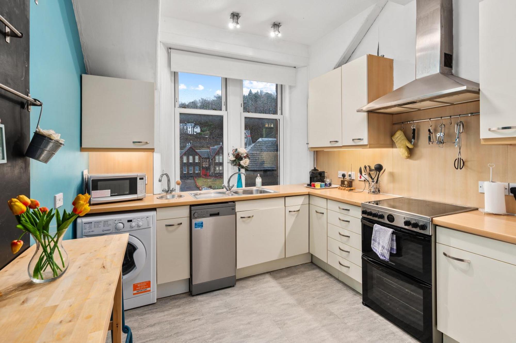 Panoramic Sea Views - Stunning 3bd & Balcony Oban