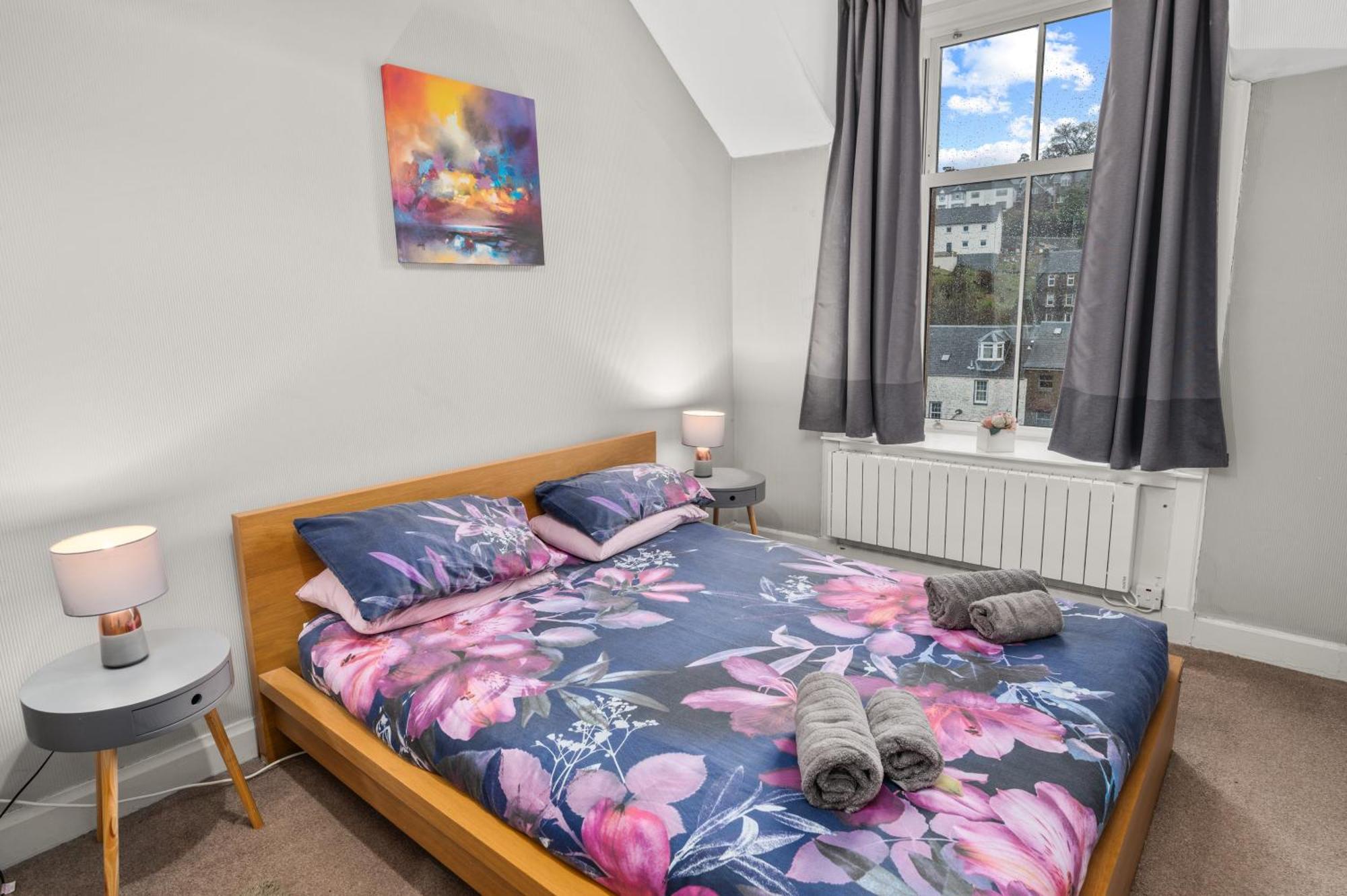 Apartment Panoramic Sea Views - Stunning 3bd & Balcony Oban
