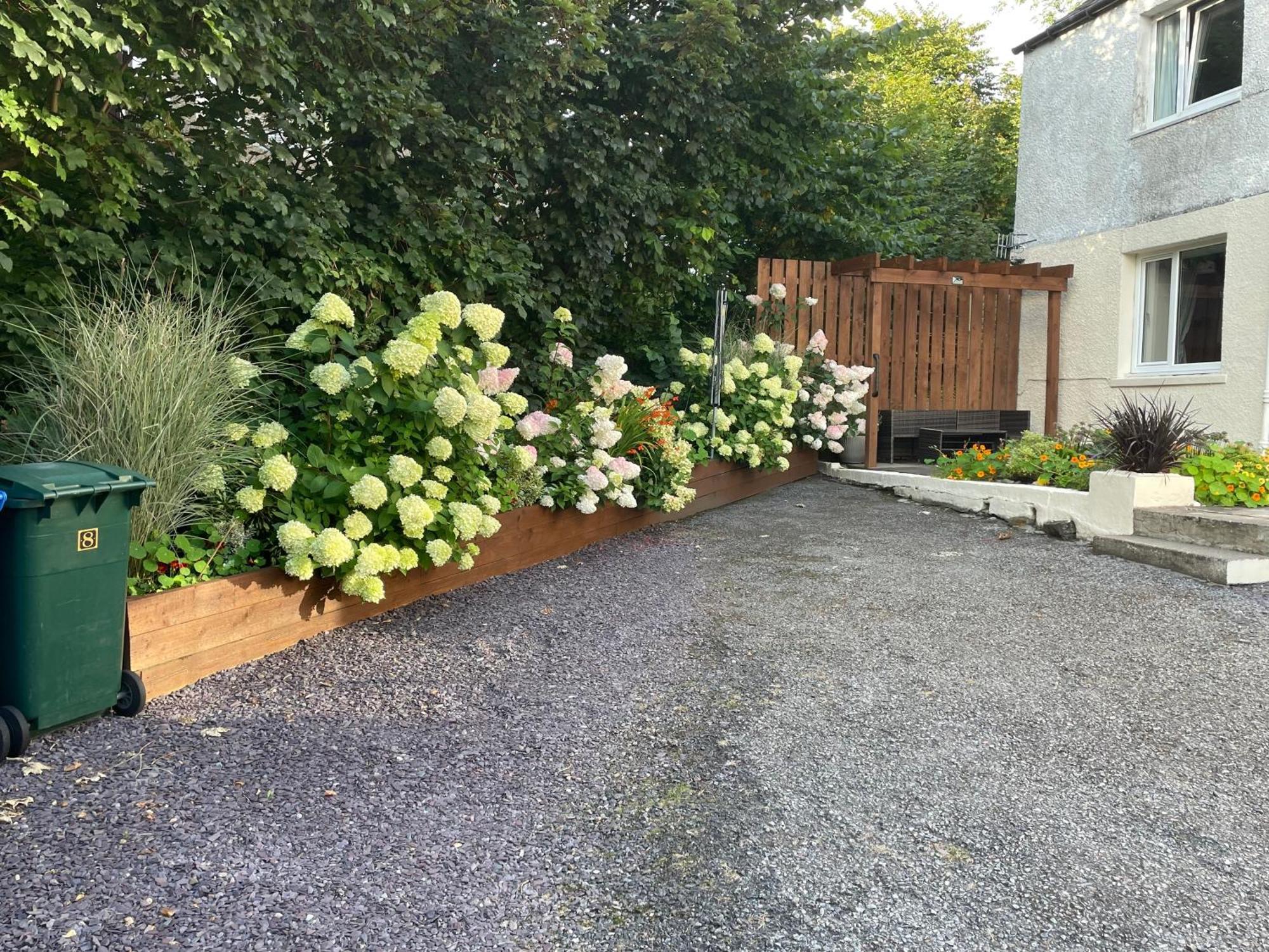The Mews 2 Bedroom With Private Parking Apartment *