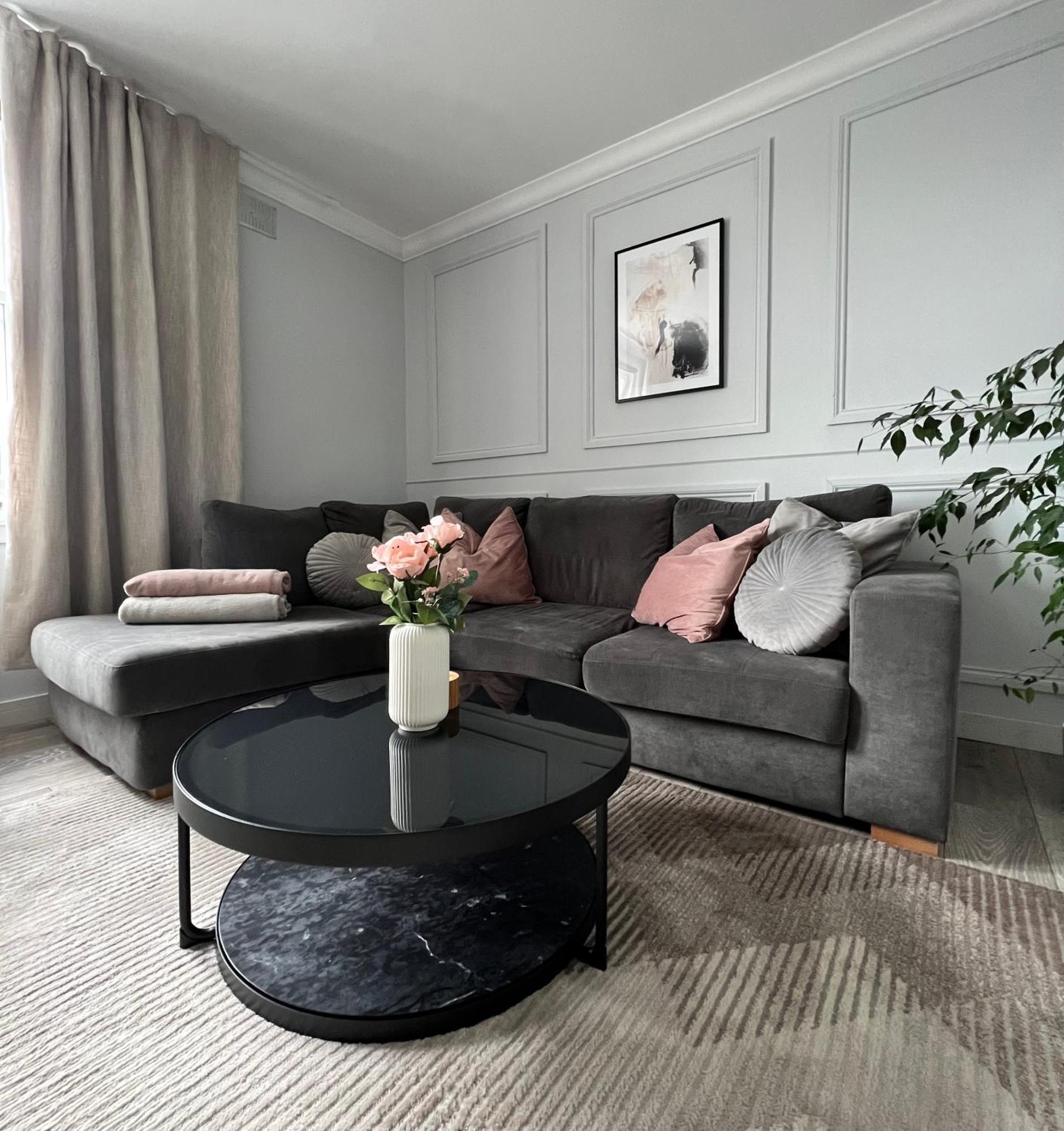 Apartment Modern 2-bed Flat In Town Centre *