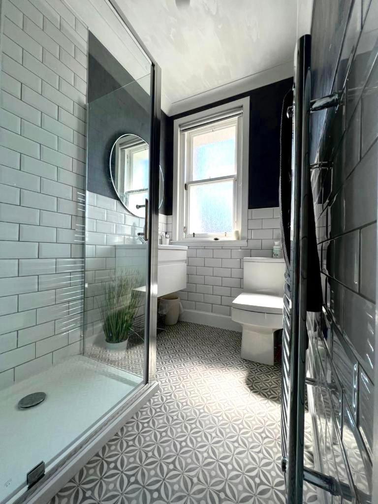 Apartment Modern 2-bed Flat In Town Centre