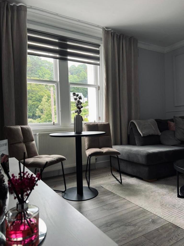 Apartment Modern 2-bed Flat In Town Centre *