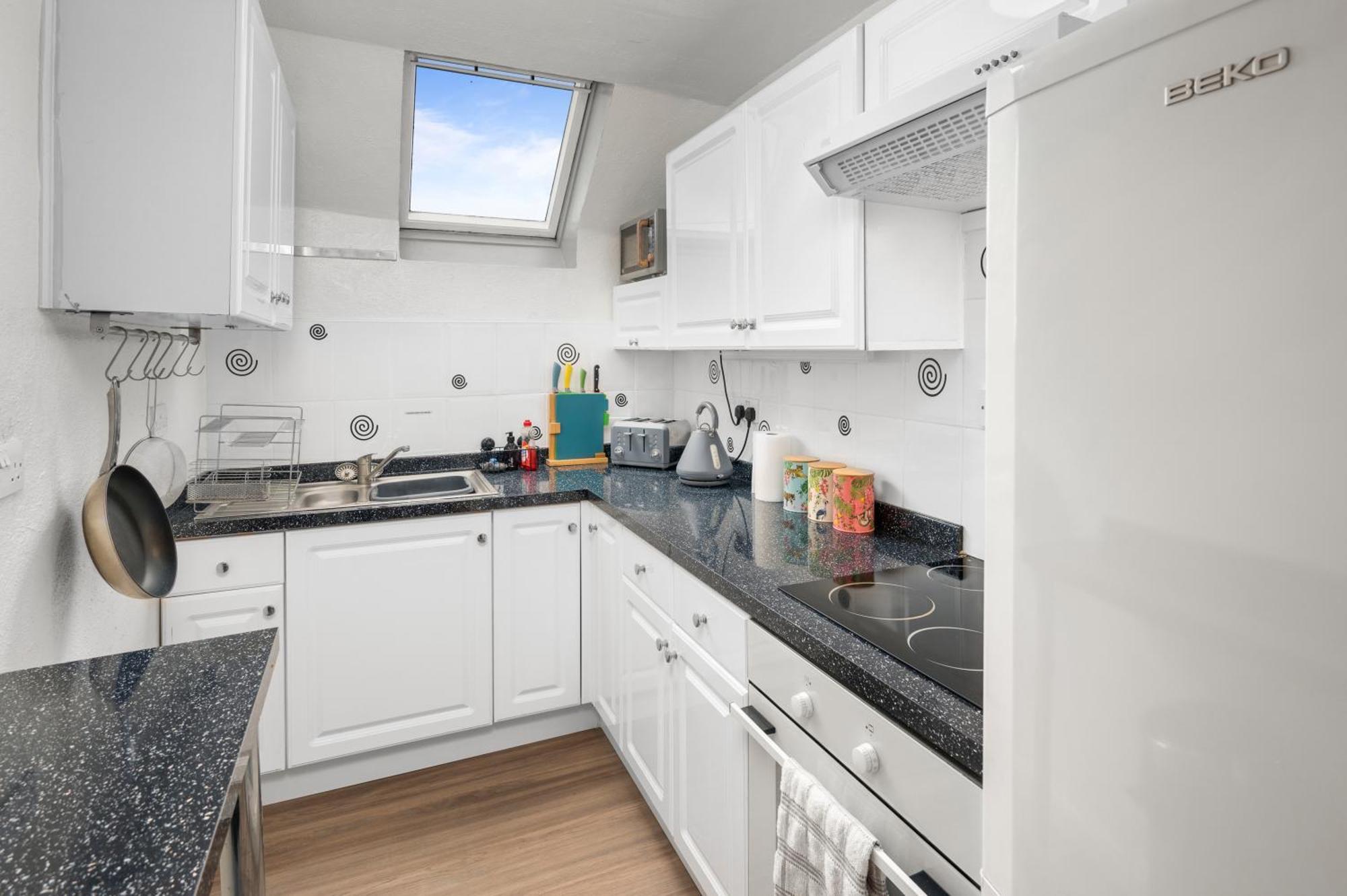 Holiday home Charming Nr Centre - Terrace & Street Parking *