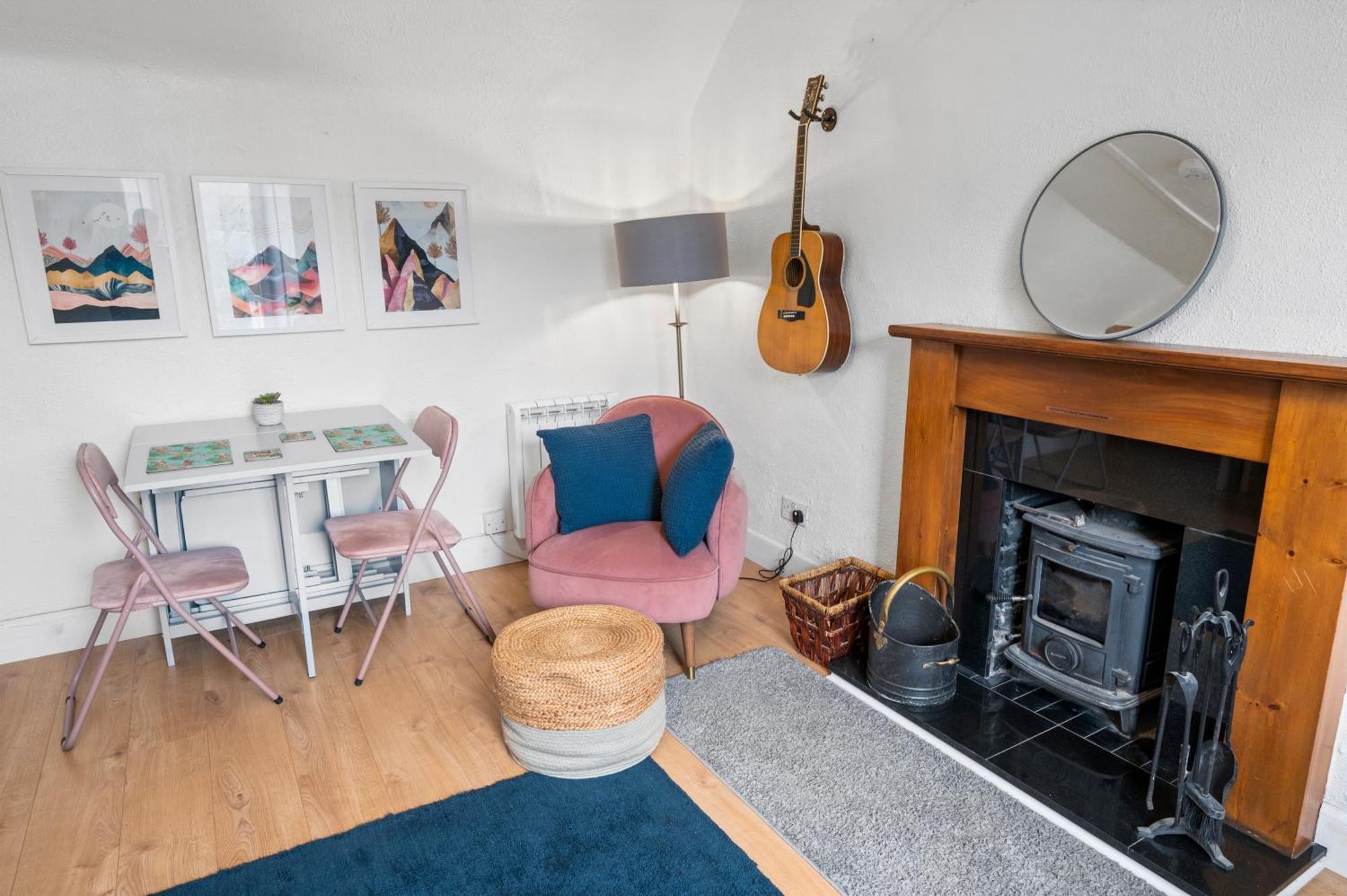Charming Nr Centre - Terrace & Street Parking Holiday home *