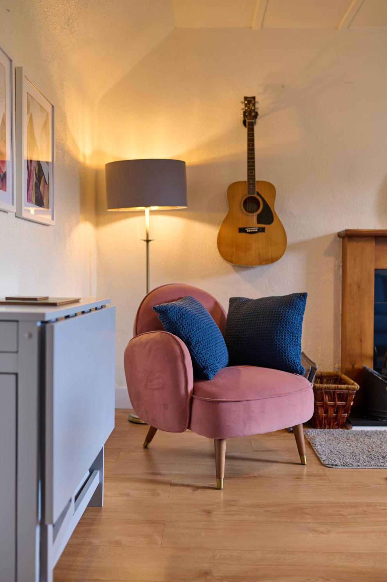 Charming Nr Centre - Terrace & Street Parking *