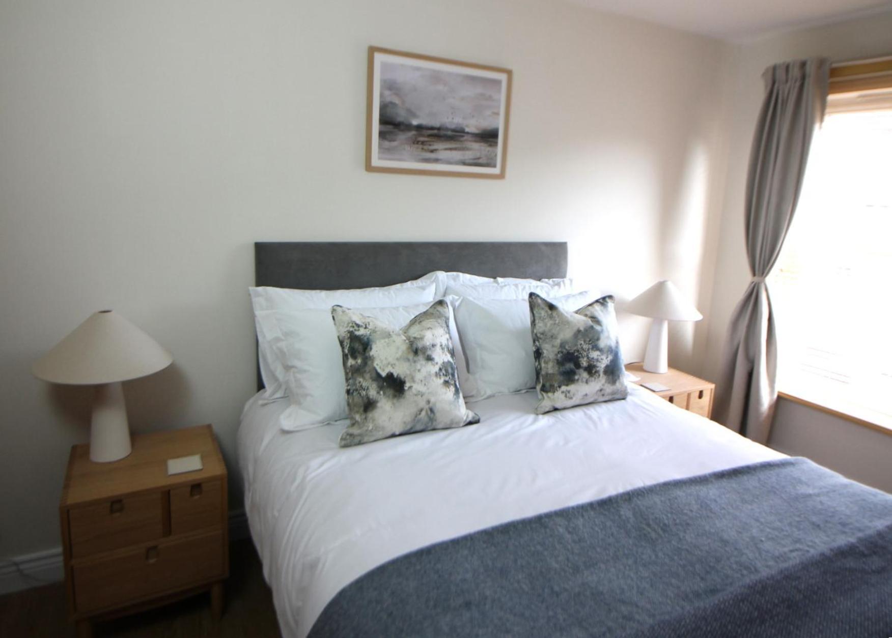 Island View - Spacious Two Bedroom With Sea Views *