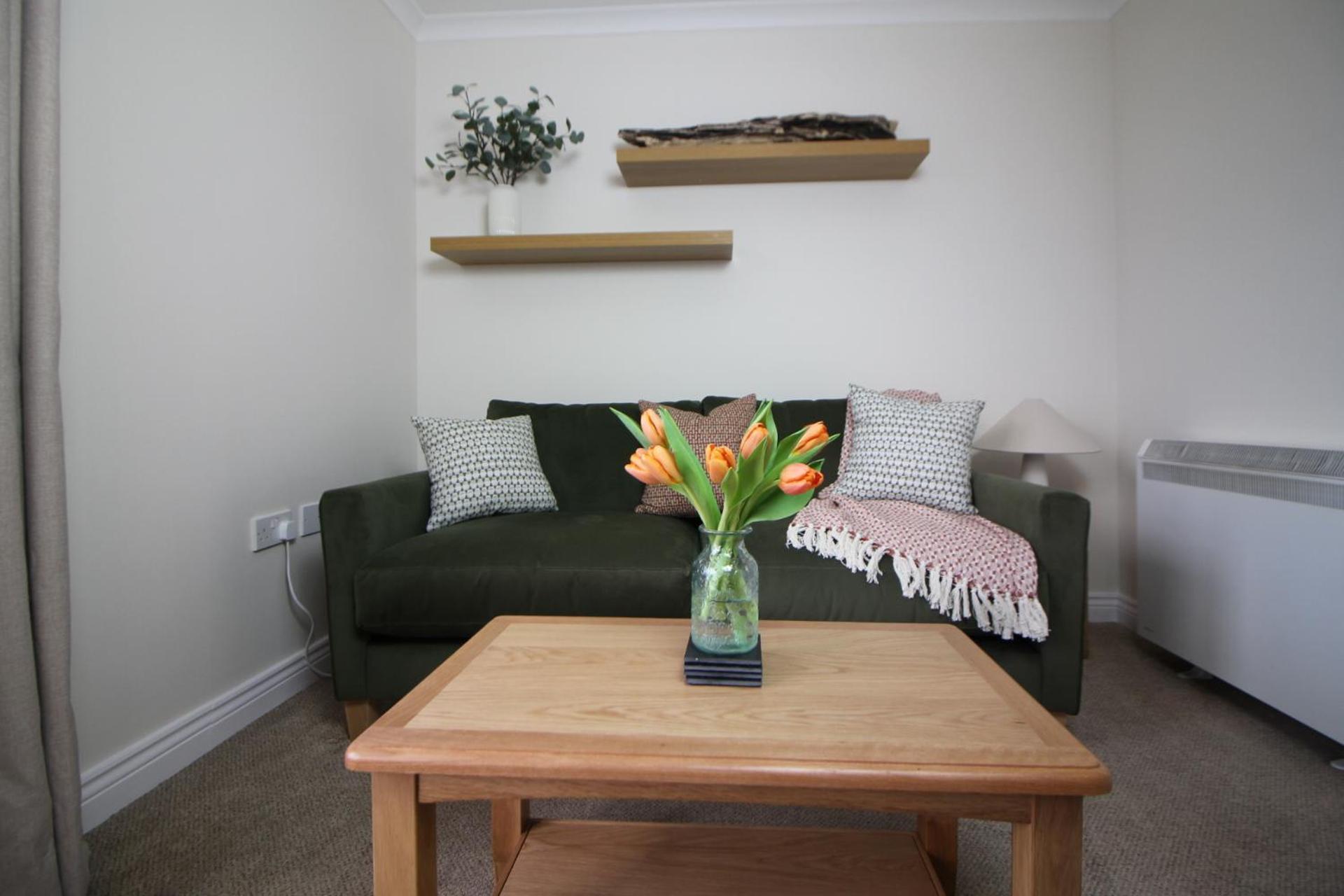 Island View - Spacious Two Bedroom With Sea Views