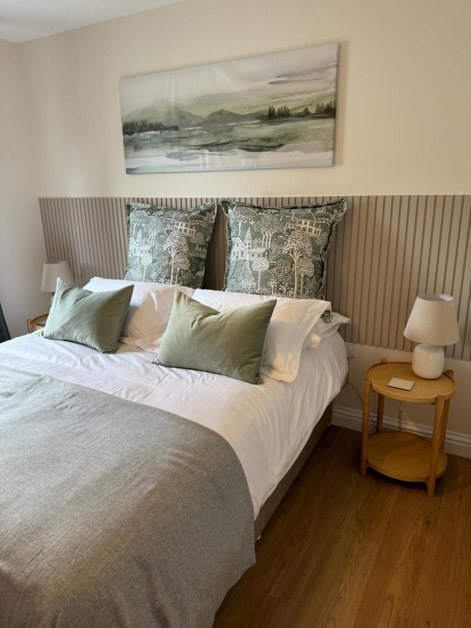 Island View - Spacious Two Bedroom With Sea Views *