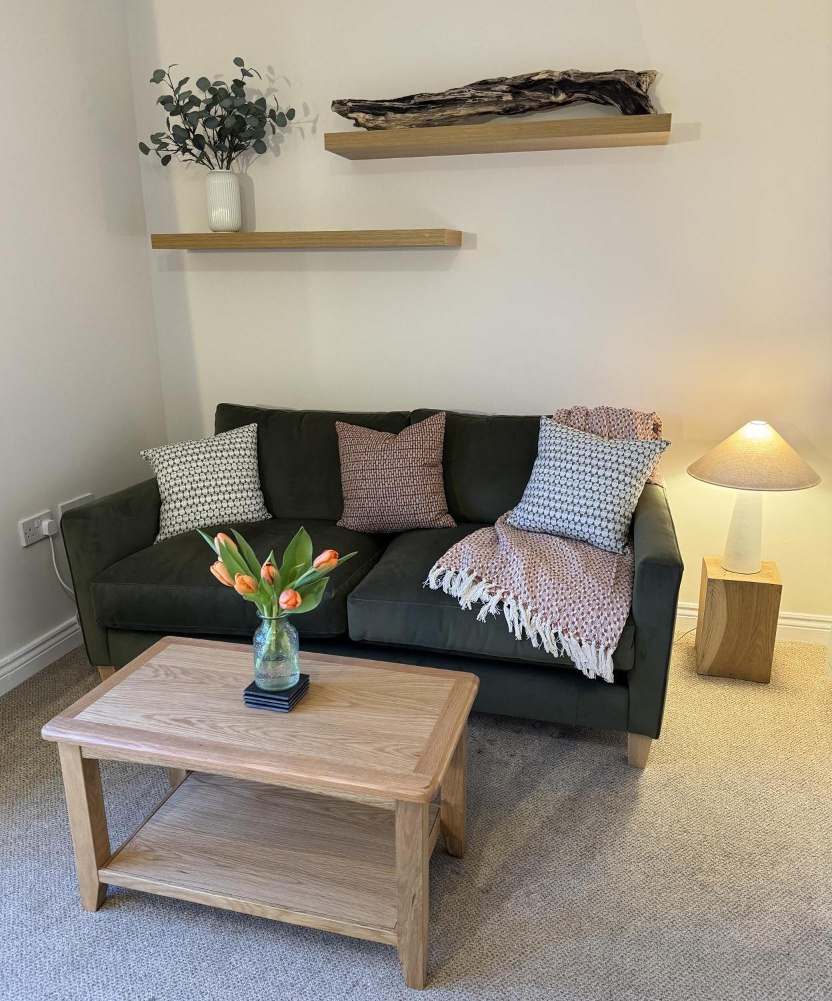 Island View - Spacious Two Bedroom With Sea Views