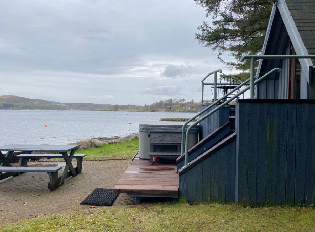 Dundonald Landing Lochside * Oban
