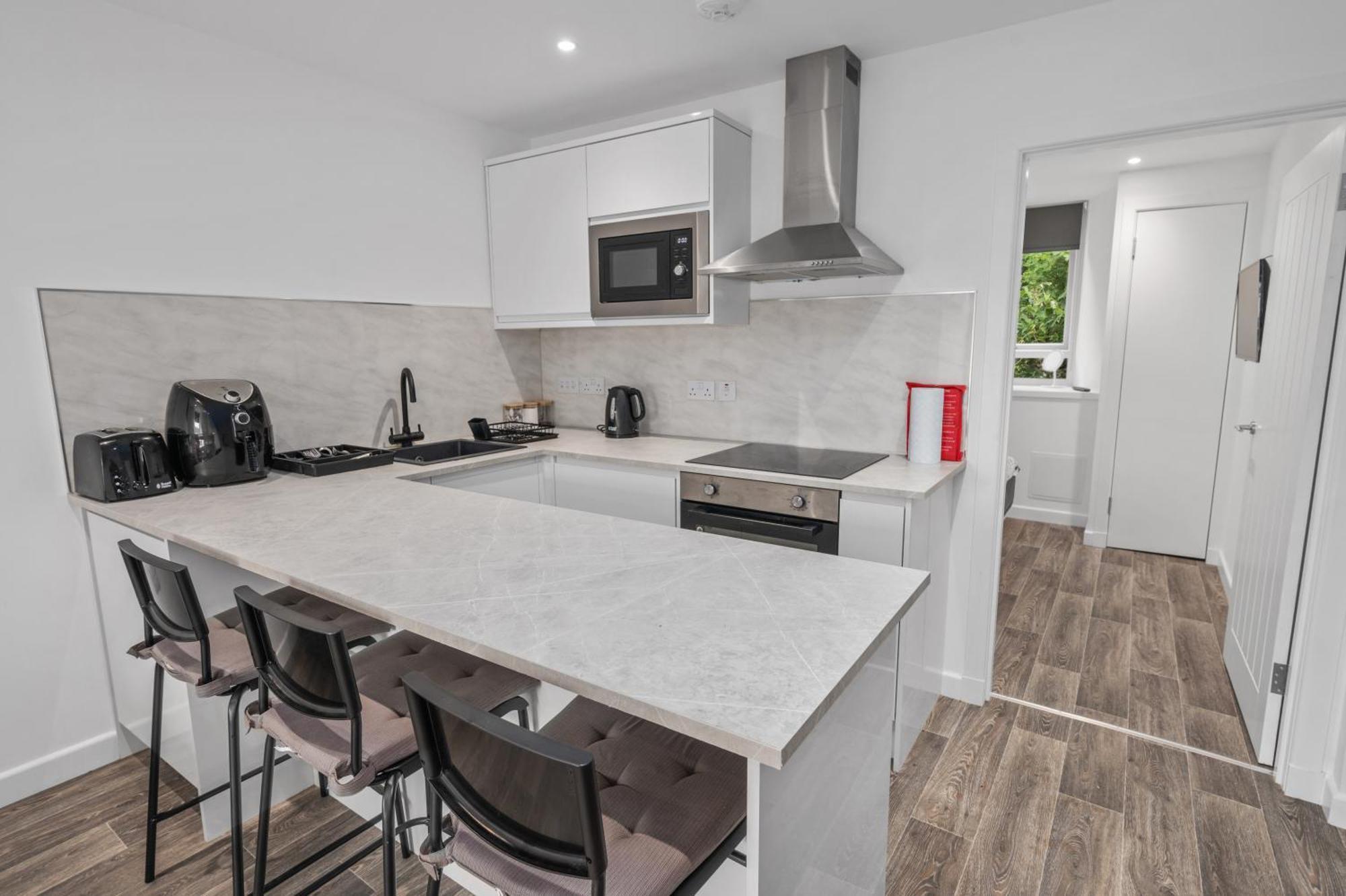 Newly Renovated 2br In - Walk To Waterfront Apartment *