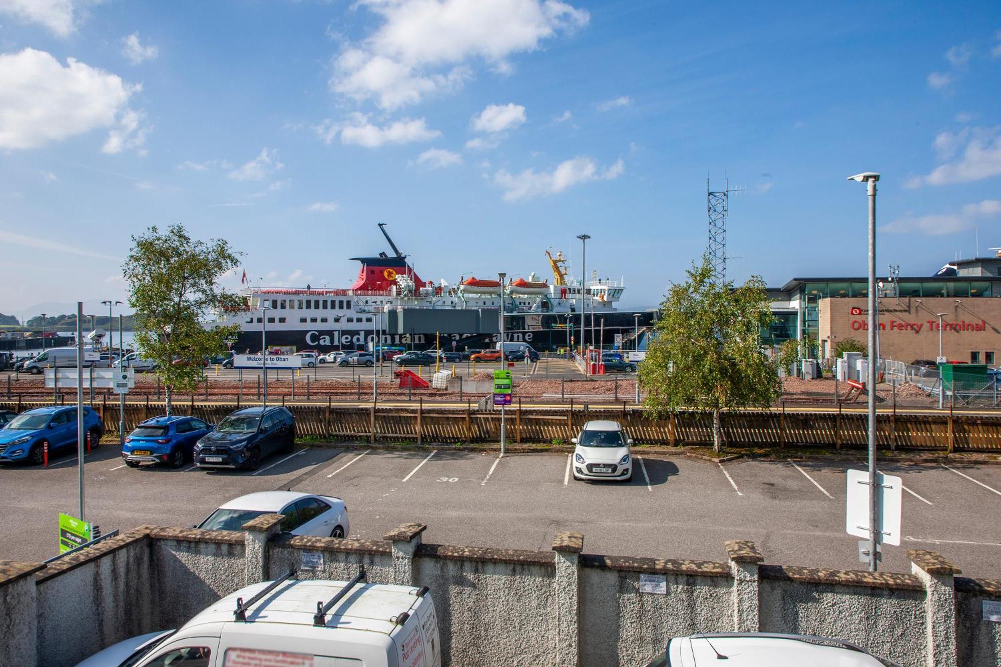 Exceptional 2bd With Bay Views - Next To Ferry Terminal & Train Station *
