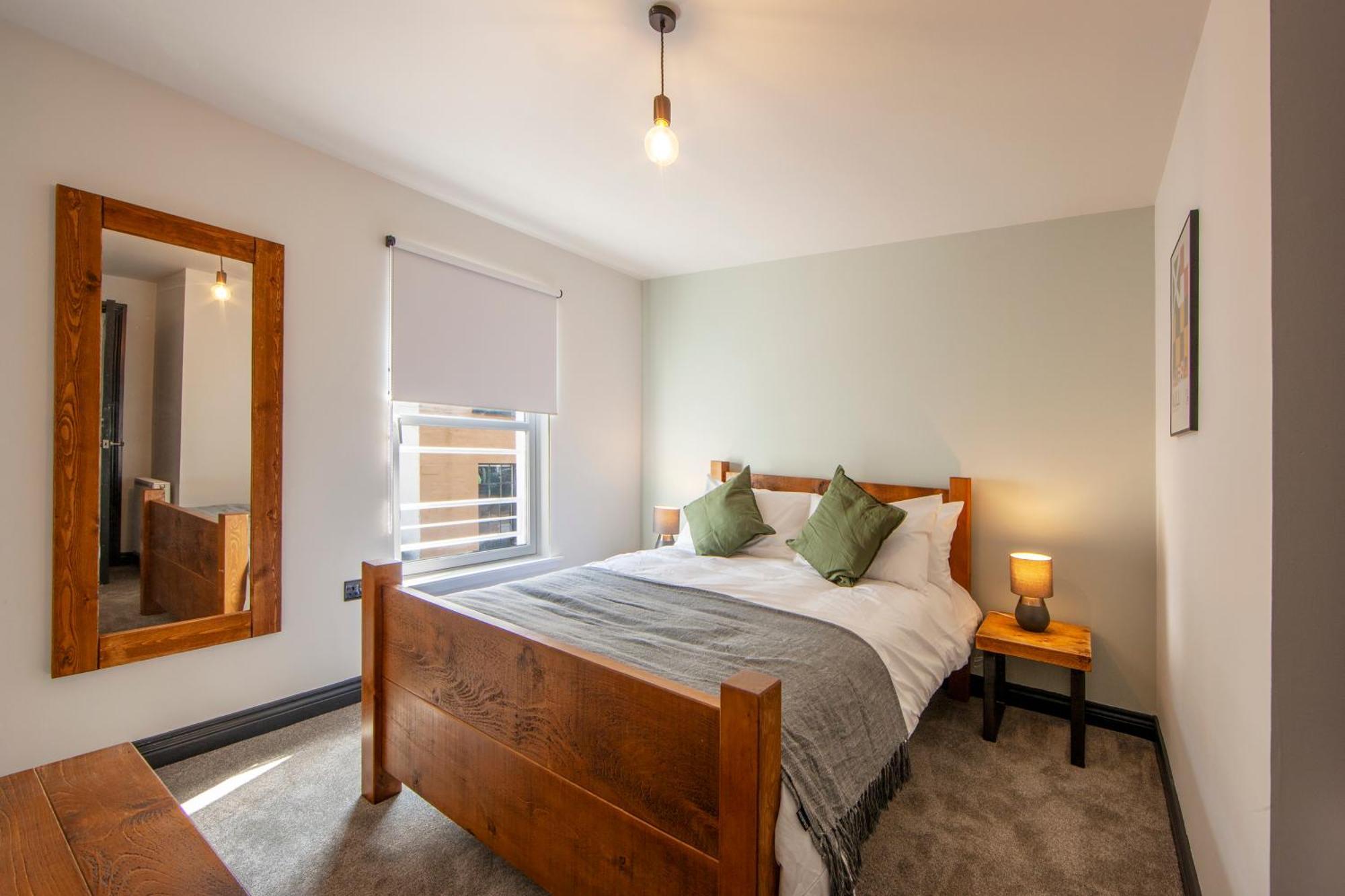 Exceptional 2bd With Bay Views - Next To Ferry Terminal & Train Station