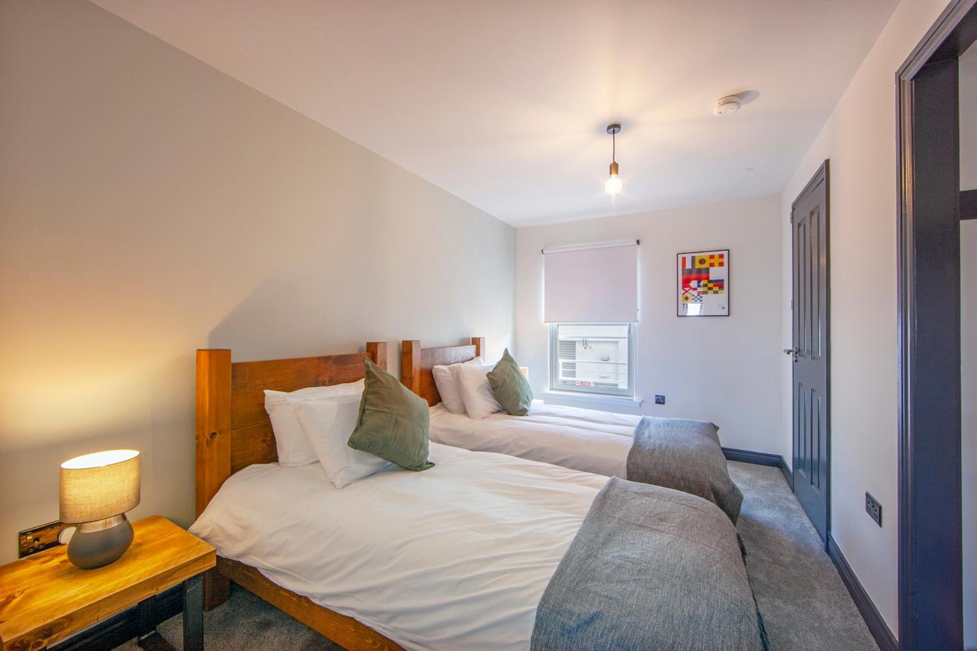 Apartment Exceptional 2bd With Bay Views - Next To Ferry Terminal & Train Station