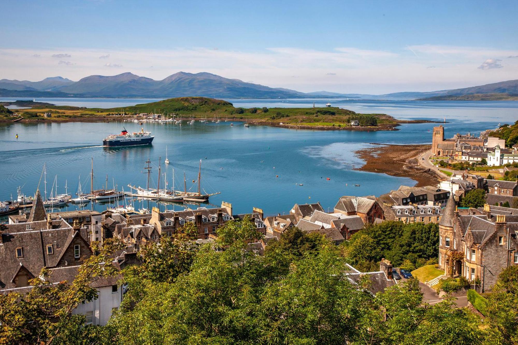 Exceptional 2bd With Bay Views - Next To Ferry Terminal & Train Station Apartment
