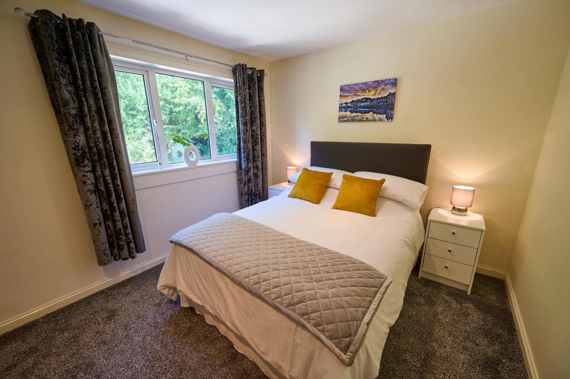 Charming 2bd House - Parking & Garden In *