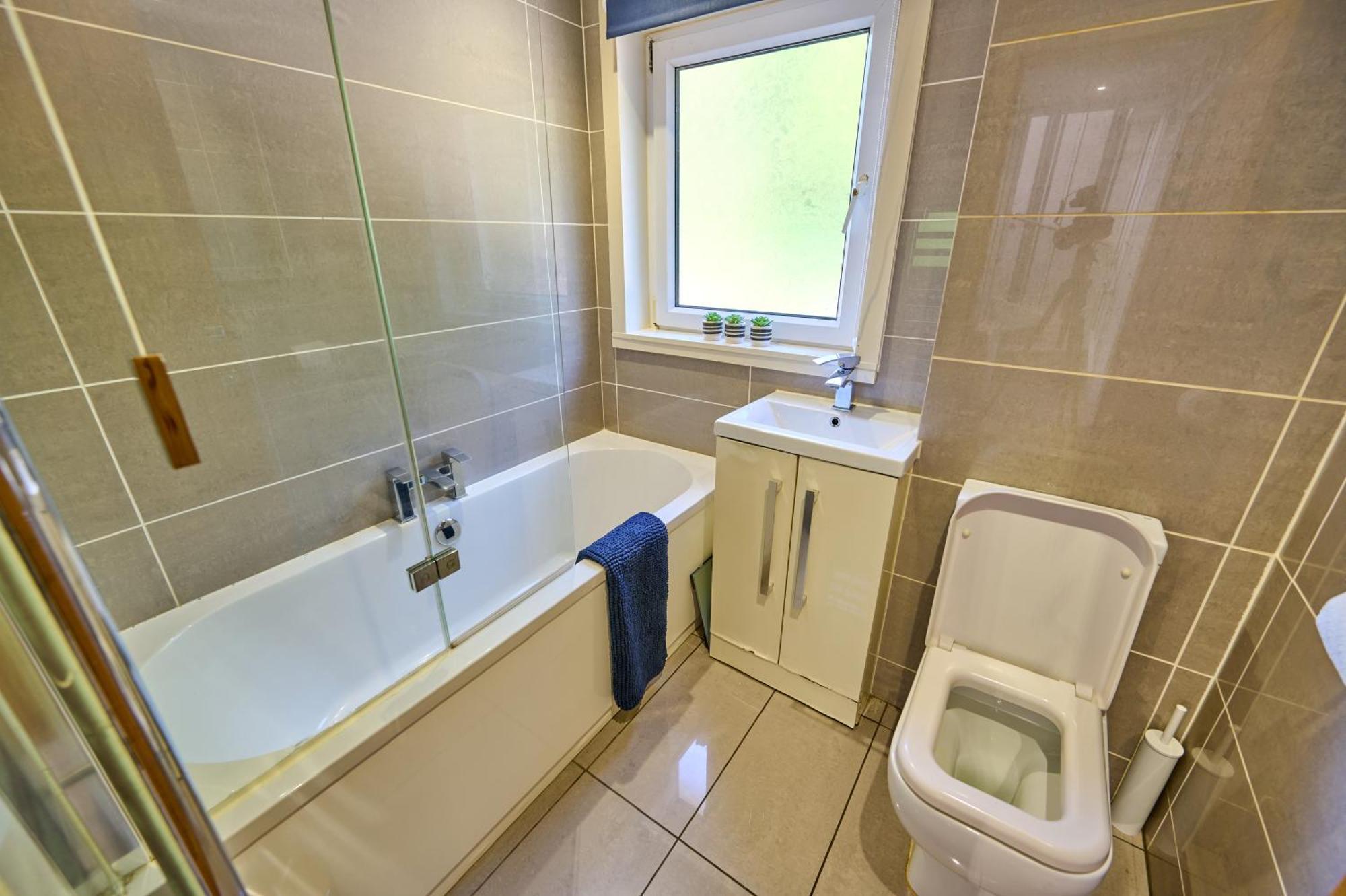 Charming 2bd House - Parking & Garden In *