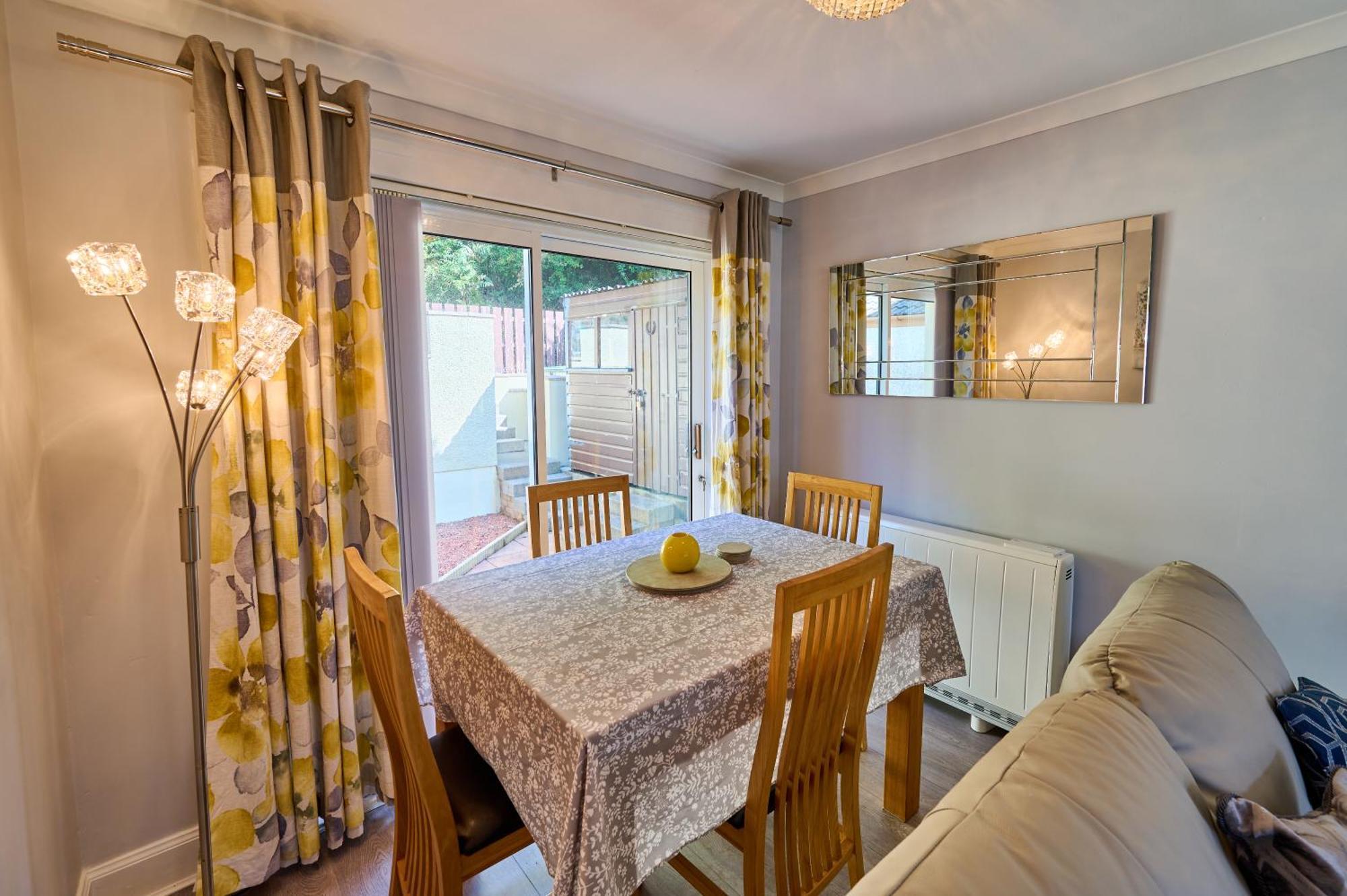 Charming 2bd House - Parking & Garden In Holiday home *