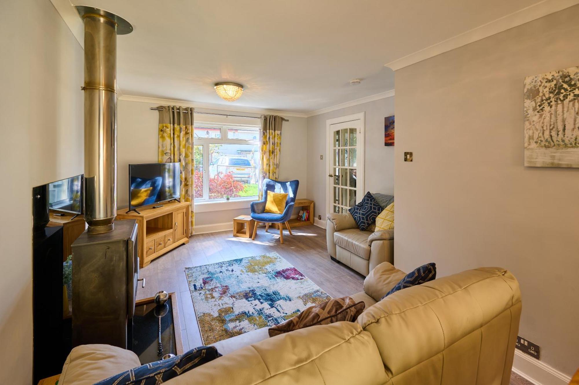 Charming 2bd House - Parking & Garden In *