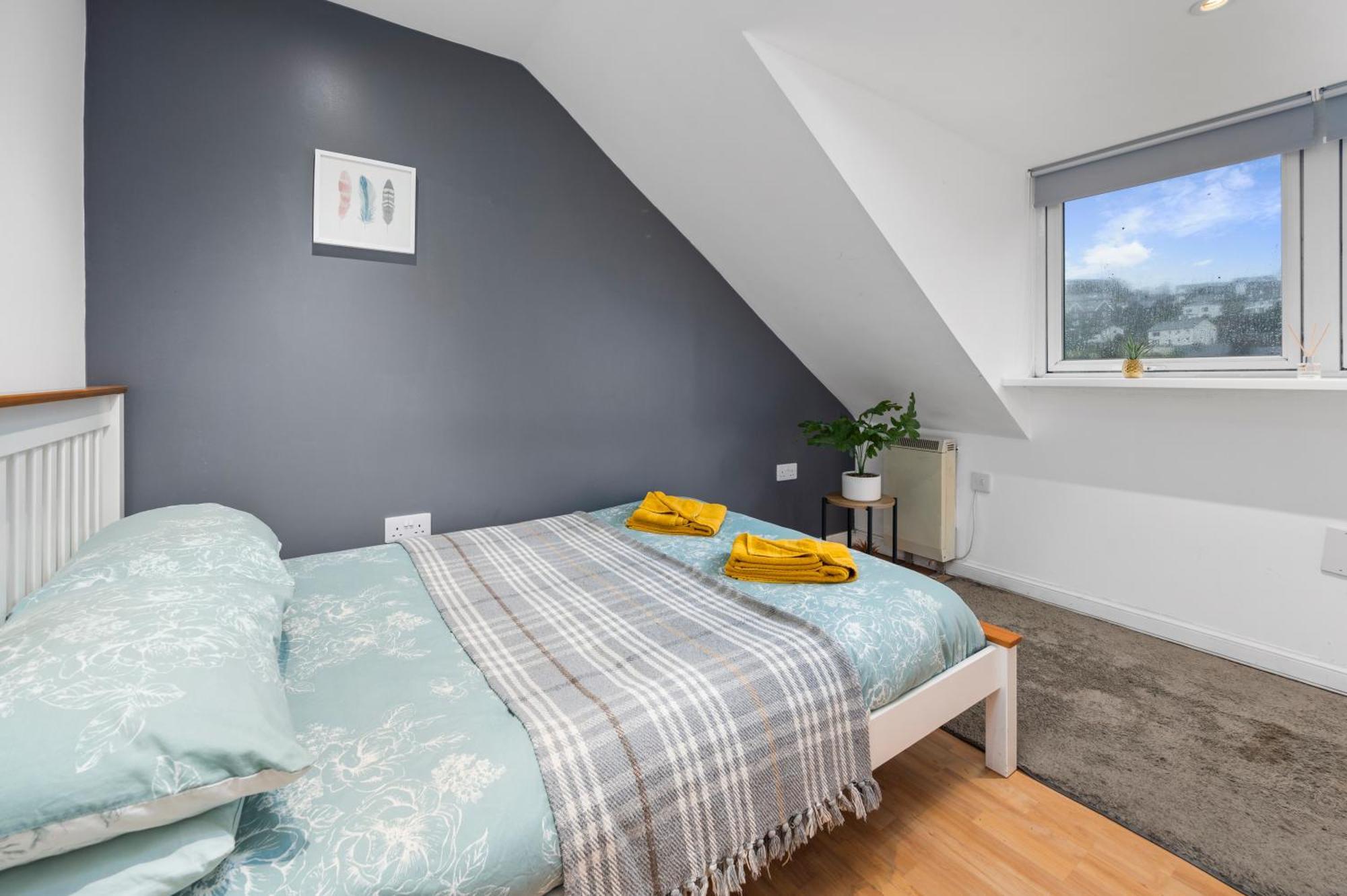 Beautiful 2br With Mccaigs Tower Views