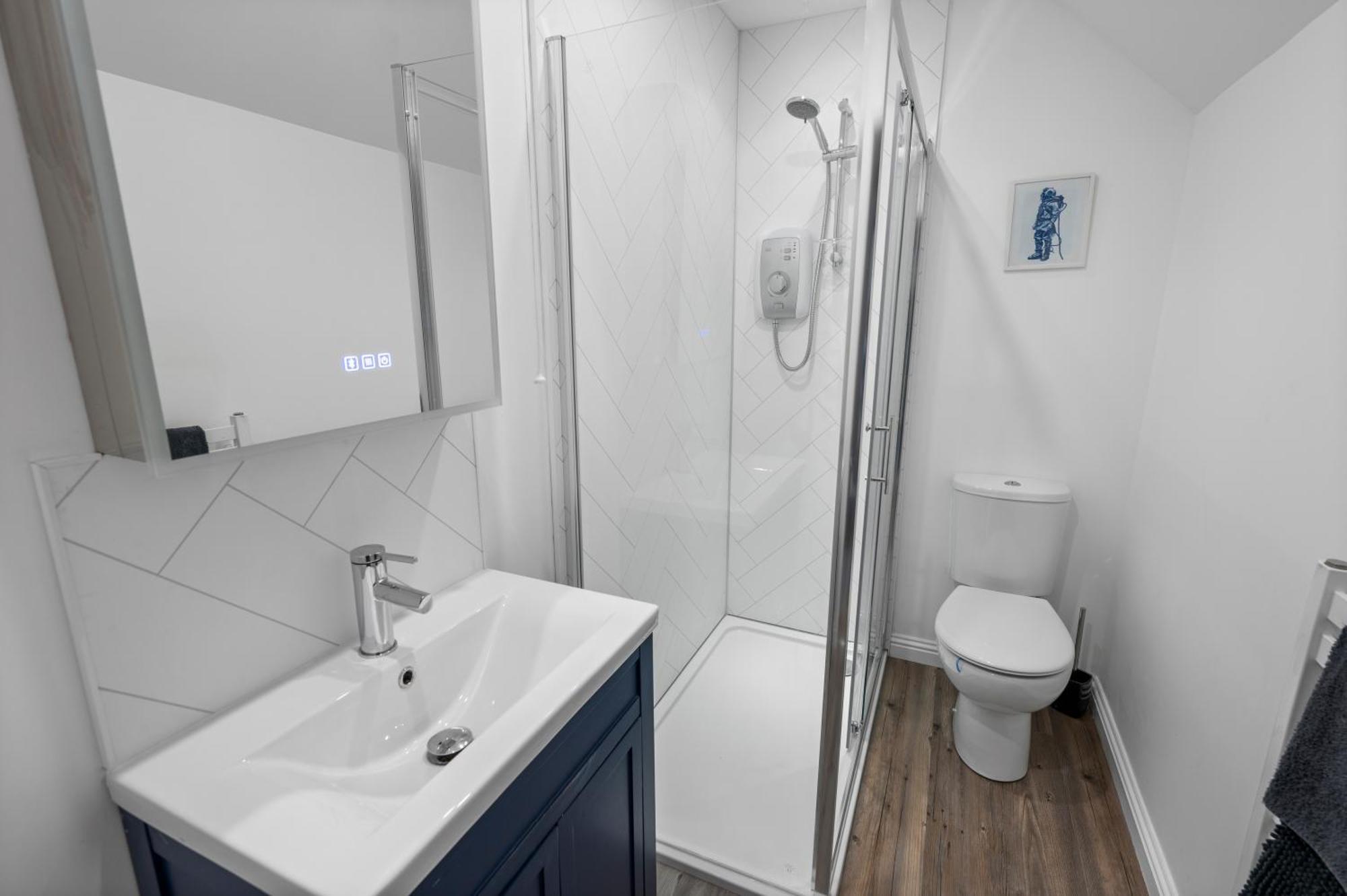 Charming Nr Centre - Terrace & Street Parking *